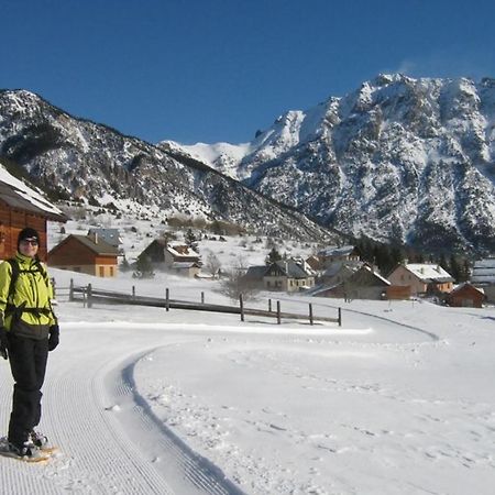Le Barlet23 Pers Hameau Des Chazals Nevache Hautes Alpes Exteriör bild